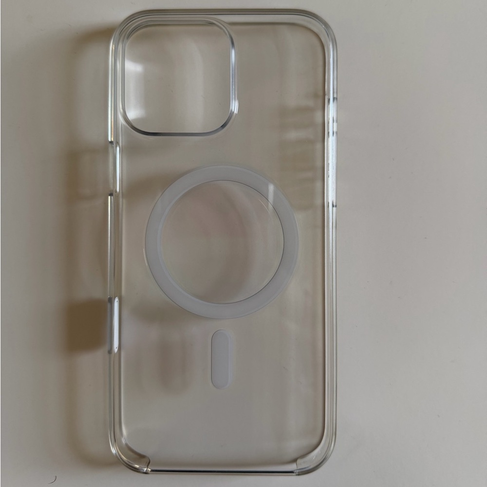 Apple Clear Case with MagSafe for iPhone 16 Pro Max